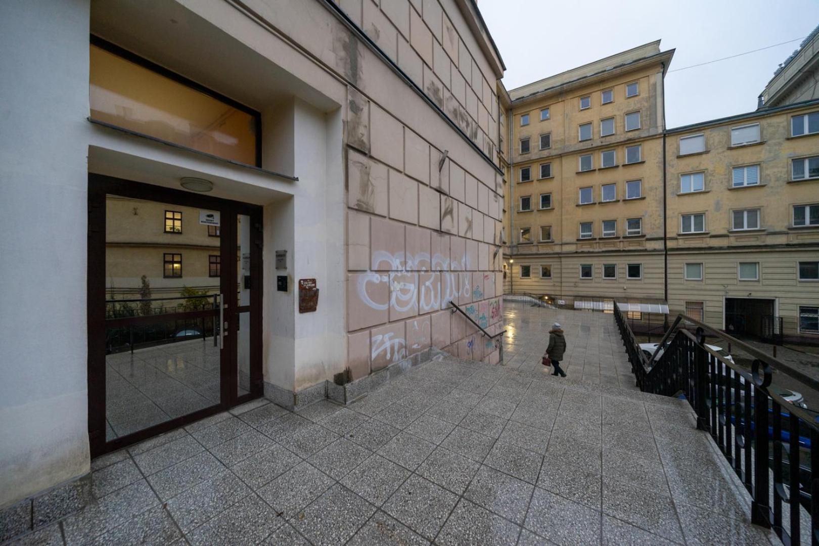 Centre Apartment- Location, Park&metro - By Rentujemy *
